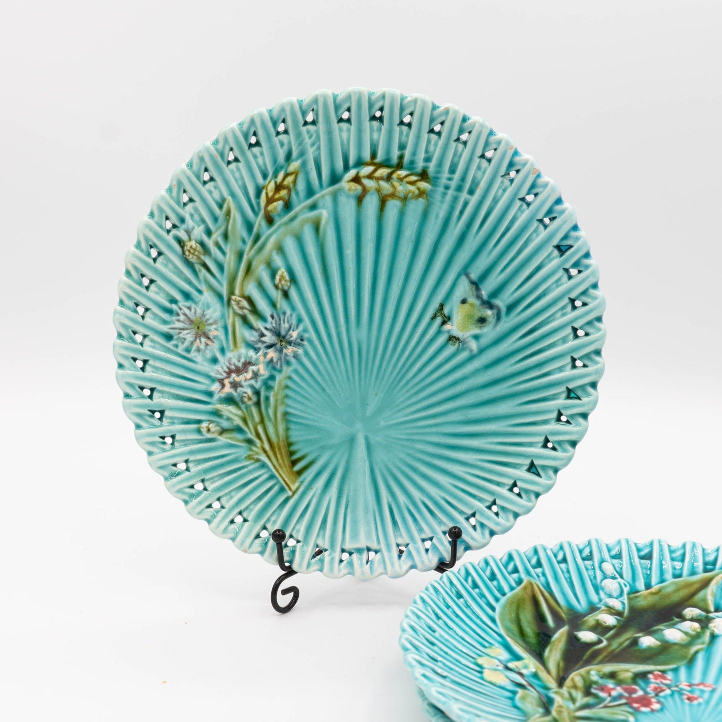 Antique Art Nouveau Light Green Majolica "Lilly of the Valley" Plates - SMF Schramberg - Set of 3 - 1920s - The Vintage Tales
