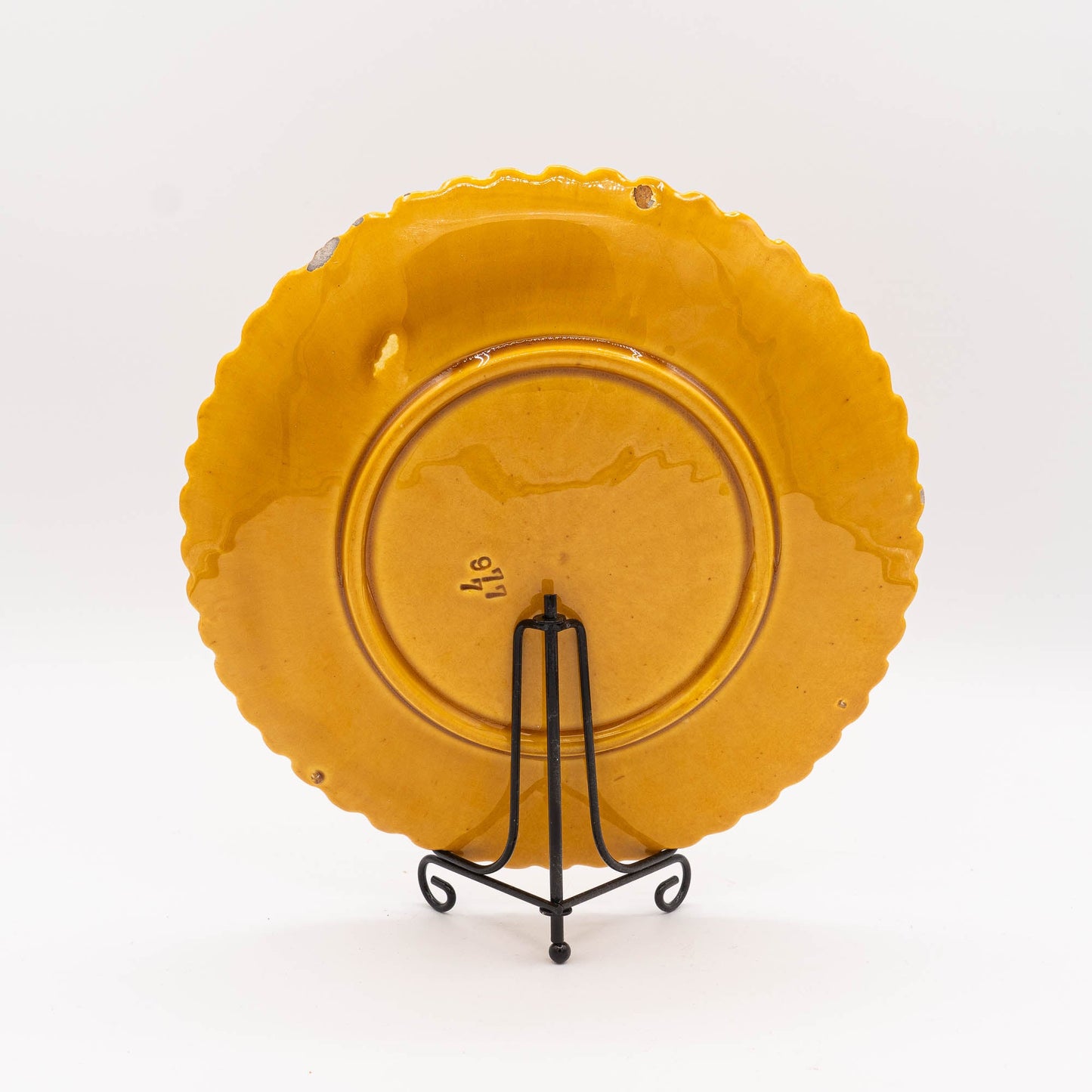 Antique Art Nouveau Yellow Majolica "Marguerite" Plate - SMF Schramberg - 1920s - The Vintage Tales