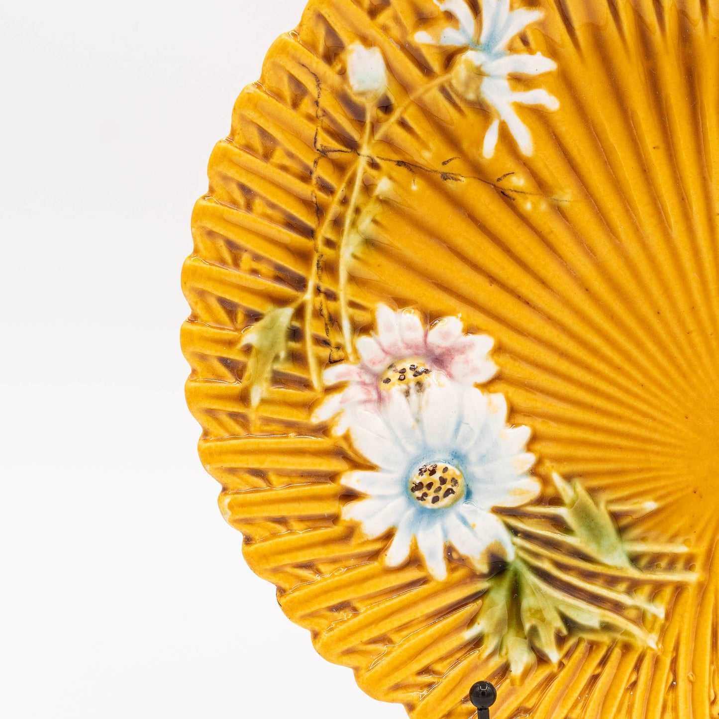 Antique Art Nouveau Yellow Majolica "Marguerite" Plate - SMF Schramberg - 1920s - The Vintage Tales