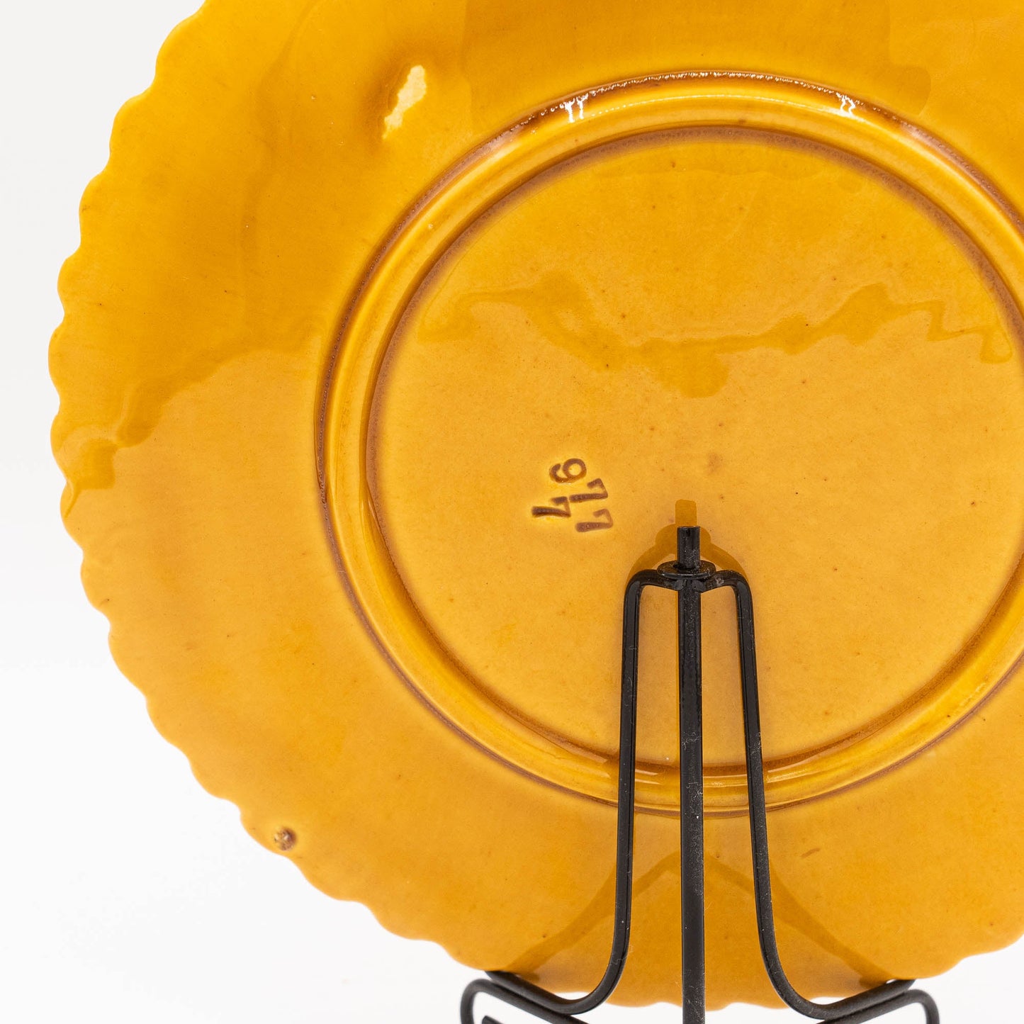 Antique Art Nouveau Yellow Majolica "Marguerite" Plate - SMF Schramberg - 1920s - The Vintage Tales