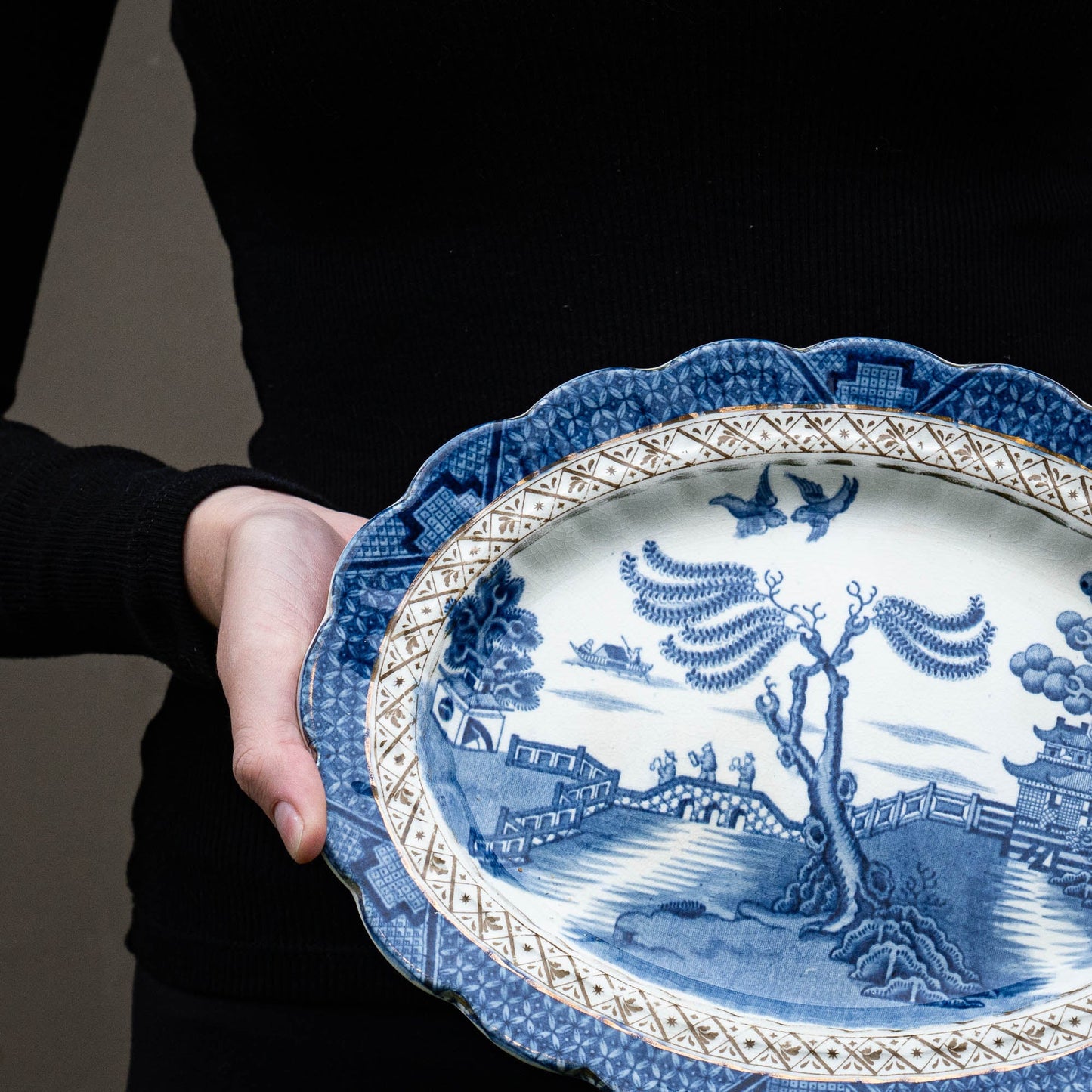 Antique "Real Old Willow" Scalloped Serving Plate - A8025 - Booths - c1900s - Serving Plate - The Vintage Tales