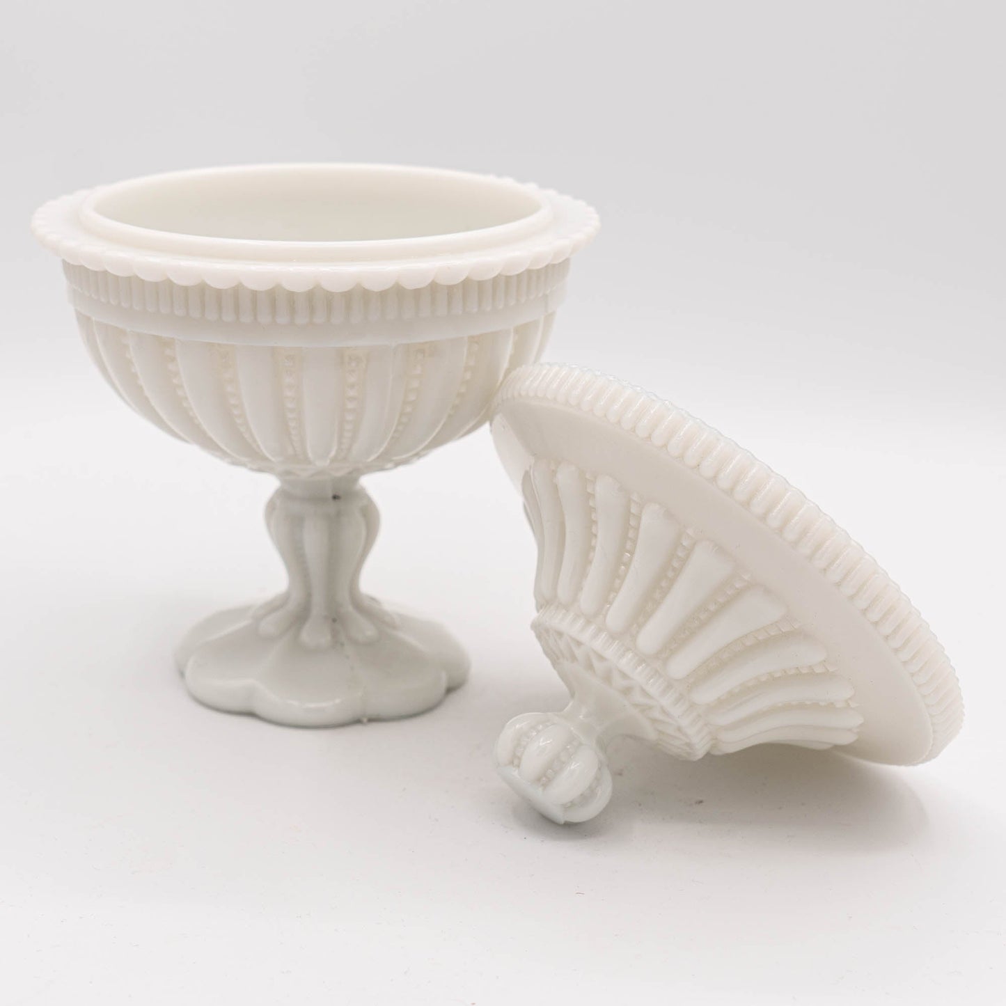 French White Opaline Lidded Candy Bowl - Portieux Vallérysthal - 1930s - The Vintage Tales