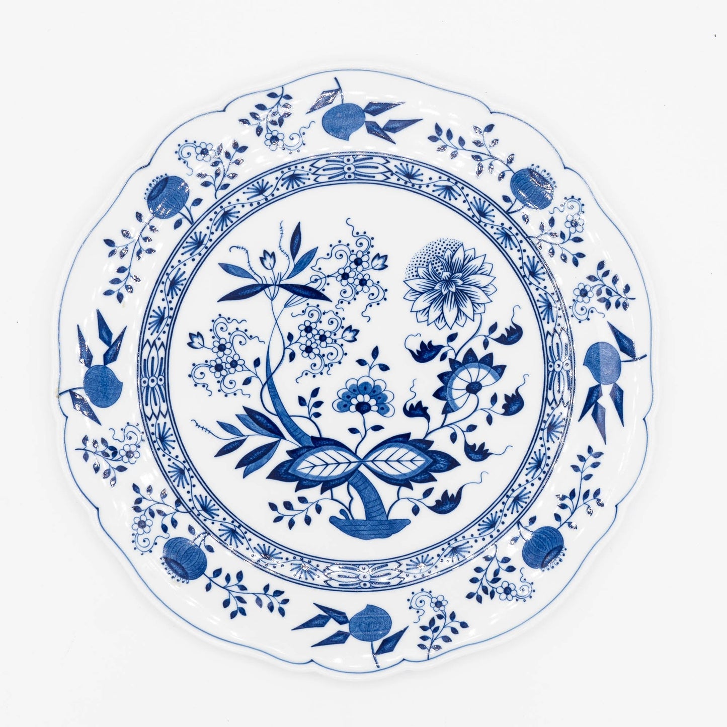 Large Round Cake Plate - Blue Onion / Zwiebelmuster - Hutschenreuther Selb - between 1968 and 1970 - Cake Plate - The Vintage Tales