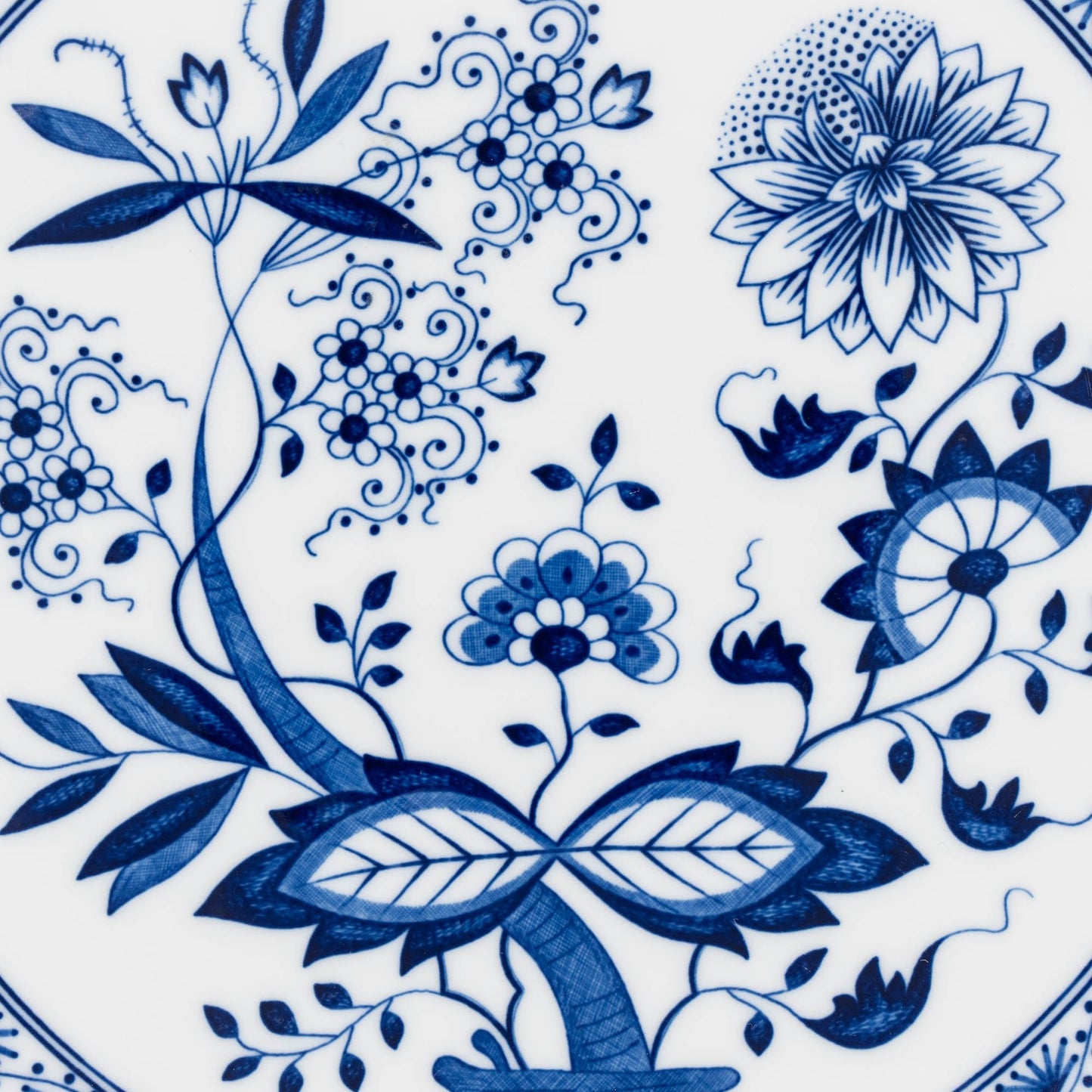 Large Round Cake Plate - Blue Onion / Zwiebelmuster - Hutschenreuther Selb - between 1968 and 1970 - Cake Plate - The Vintage Tales