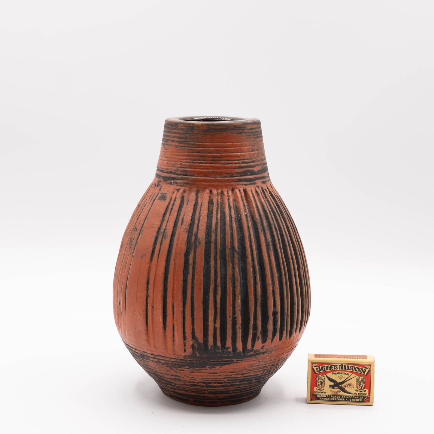 Rare Brutalist Red and Black Vase - 7713 - 20 - Carstens Tönnishof - c1970s - Vase - The Vintage Tales