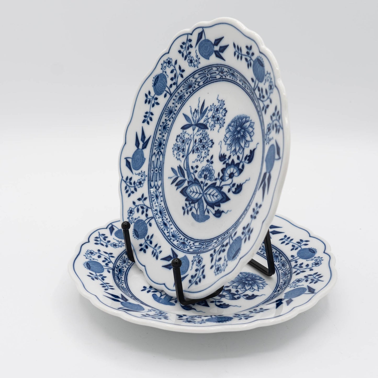 Set of two Vintage Dessert Plates - Blue Onion / Zwiebelmuster - A046 - Hutschenreuther Selb - c1950s - Dinner Plate - The Vintage Tales
