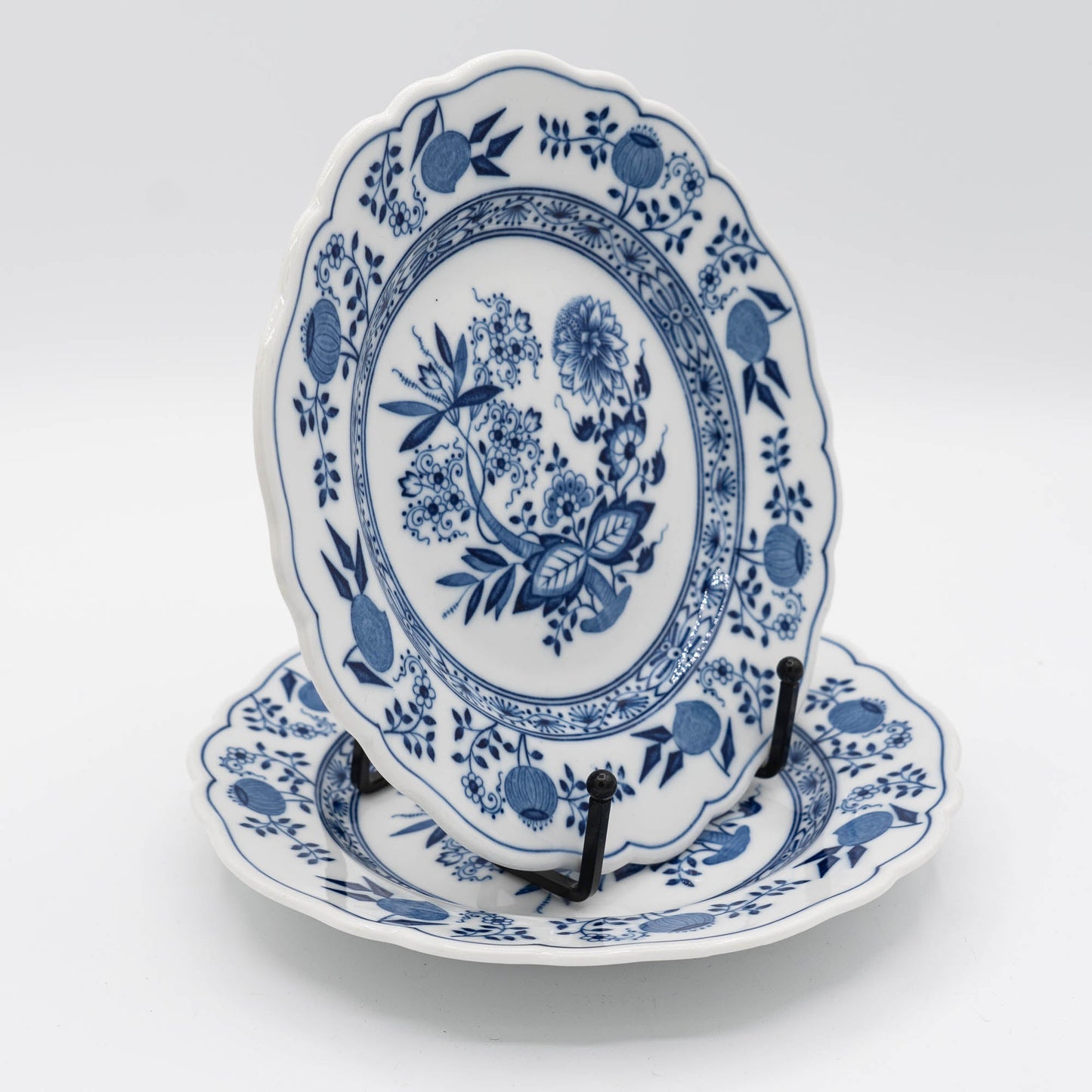 Set of two Vintage Dessert Plates - Blue Onion / Zwiebelmuster - A046 - Hutschenreuther Selb - c1950s - Dinner Plate - The Vintage Tales