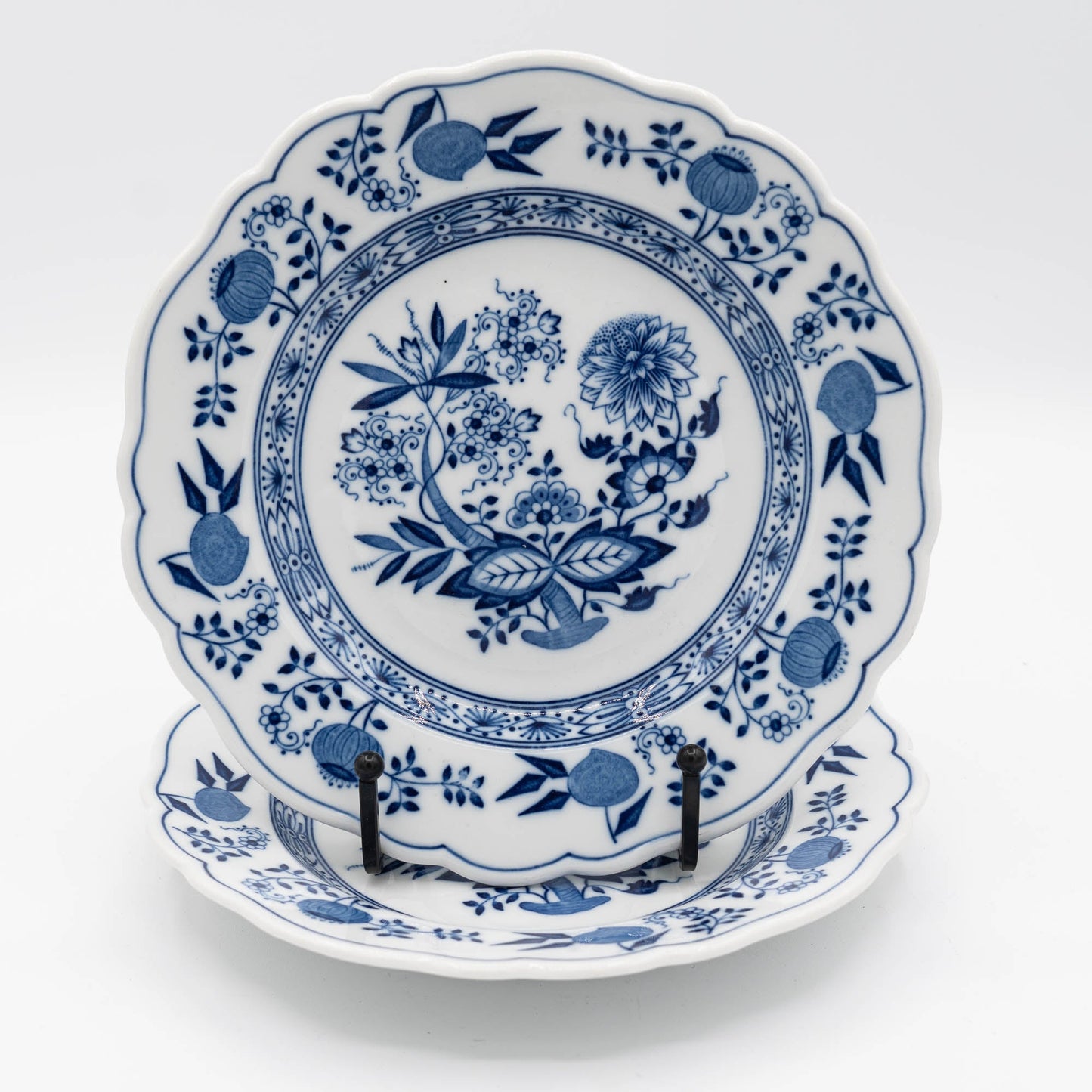 Set of two Vintage Dessert Plates - Blue Onion / Zwiebelmuster - A046 - Hutschenreuther Selb - c1950s - Dinner Plate - The Vintage Tales