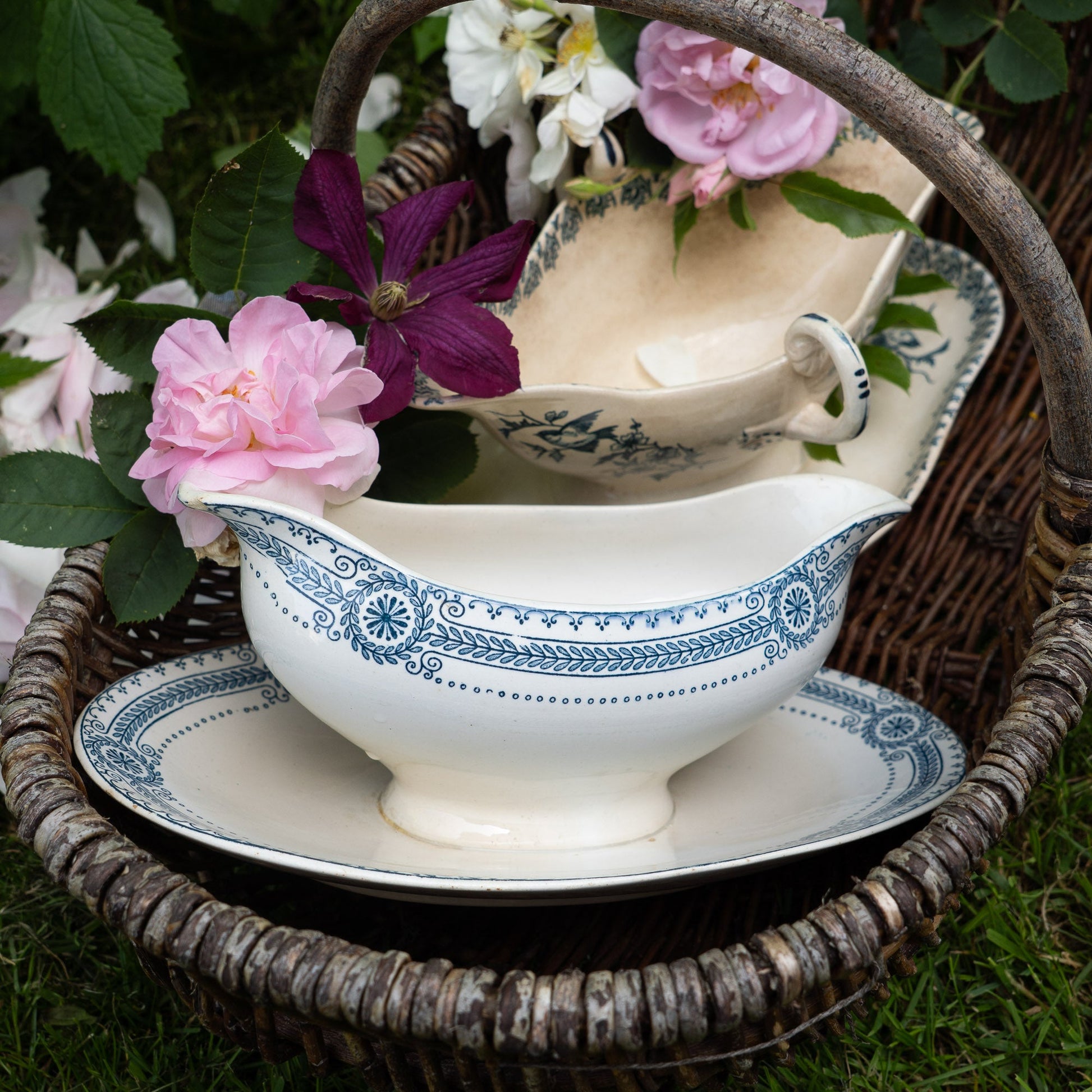 Antique Gravy Boad - "Carina" - Sarreguemines - 1900s - Gravy Boat - The Vintage Tales