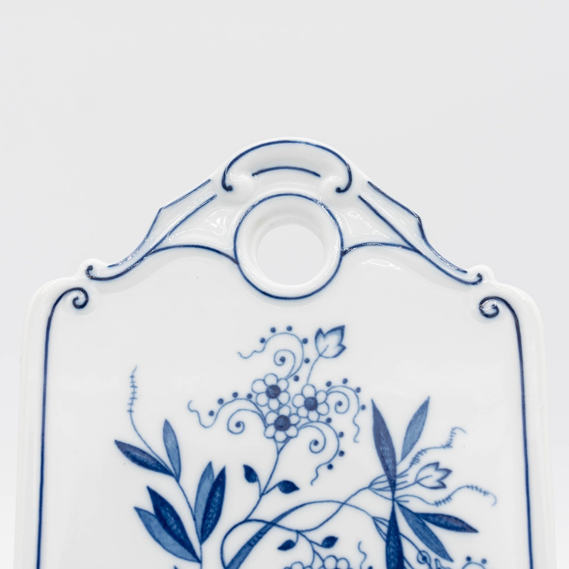 Breakfast Board - Blue Onion / Zwiebelmuster - Hutschenreuther Selb - c1950s - Dinner Plate - The Vintage Tales