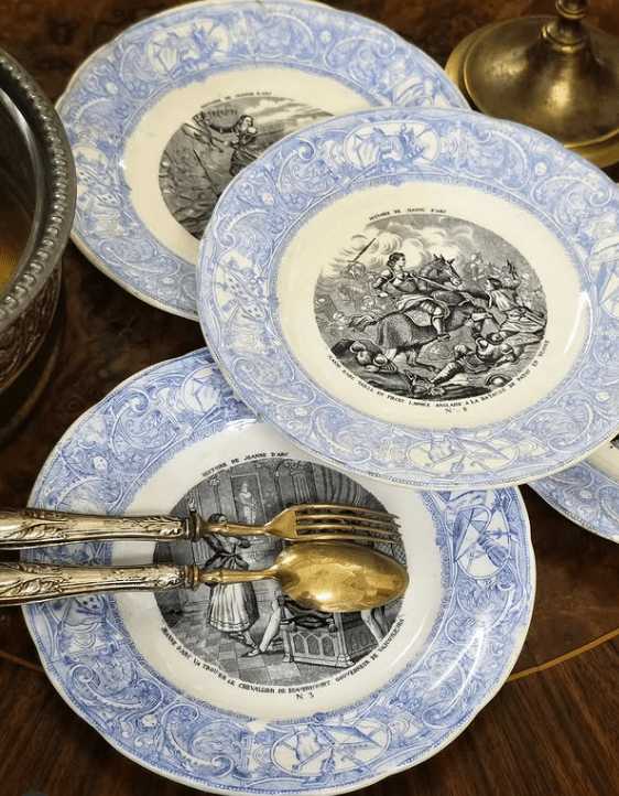 “Histoire de Jeanne d’Arc” - Set of 4 Transferware Plates - Gien - France, c.1880 - Cake Plate - The Vintage Tales