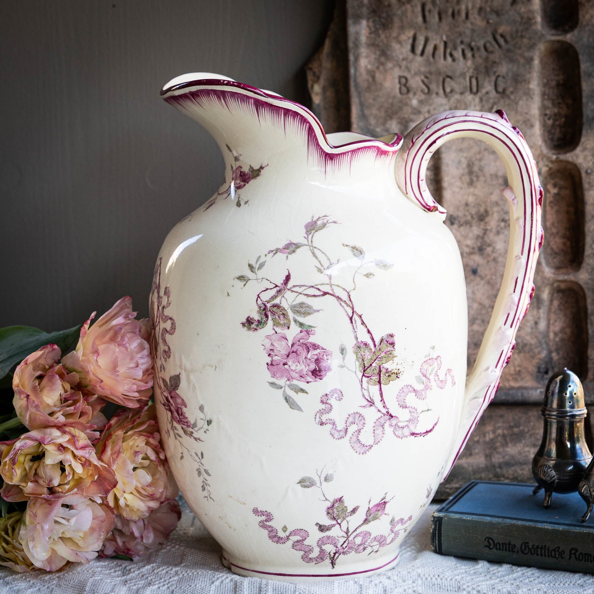 Sarreguemines “Versailles” Ewer – Utzschneider & Cie - 1900s - Pitcher & Jugs - The Vintage Tales